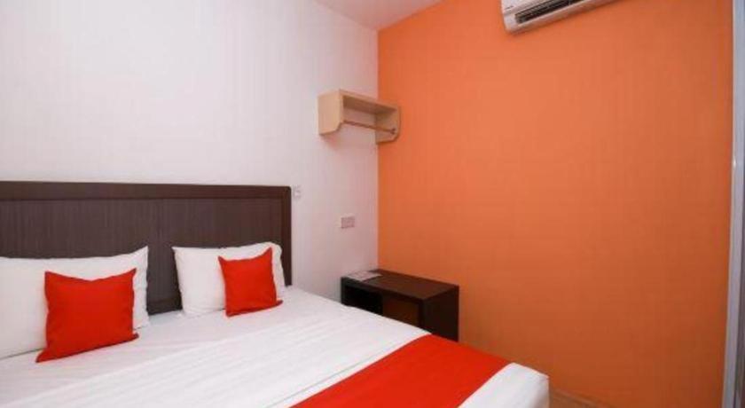 Oyo 1111 Harmony Stay Miri Exterior foto